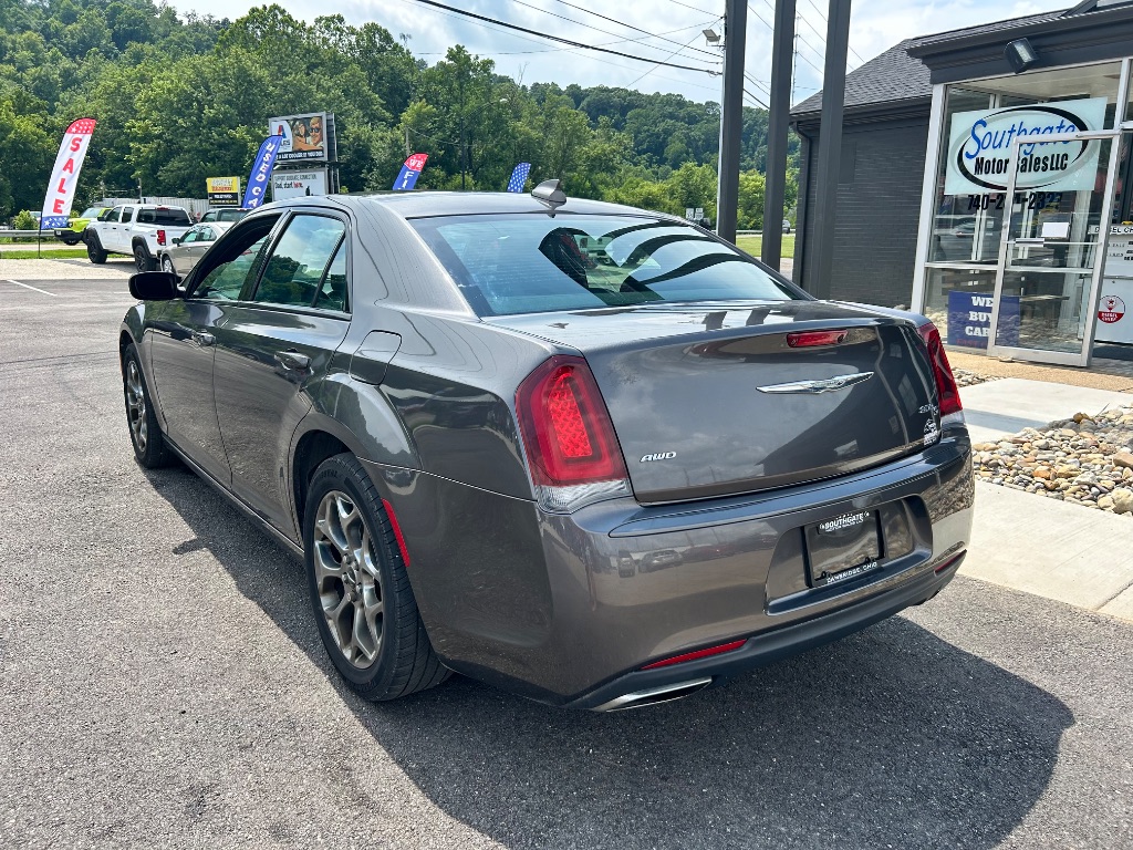 2016 Chrysler 300 - $10,991