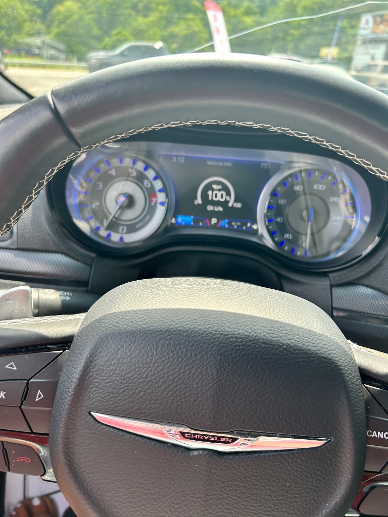 2016 Chrysler 300 - $10,991