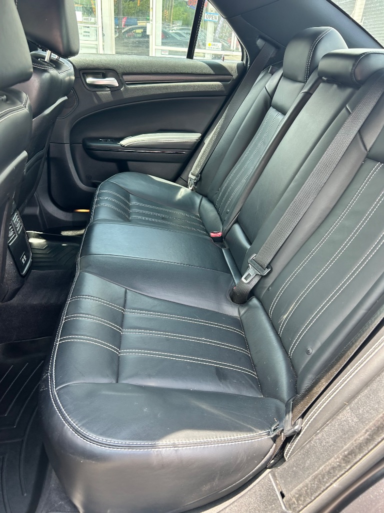 2016 Chrysler 300 - $10,991