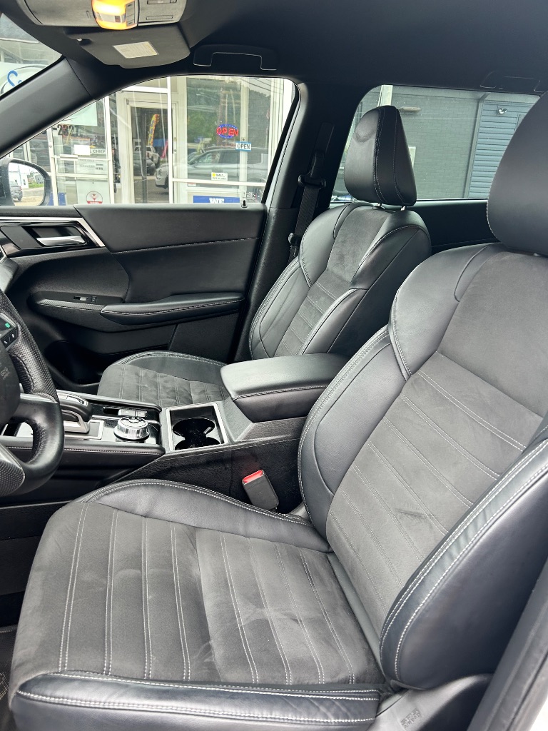 2023 Mitsubishi Outlander - $22,991
