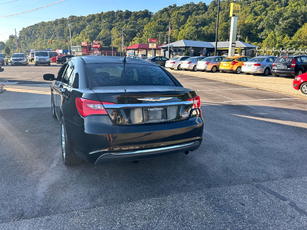 2013 Chrysler 200 - $2,191