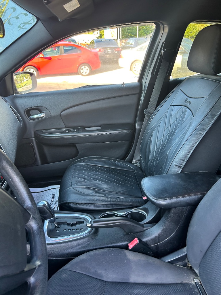 2013 Chrysler 200 - $2,191
