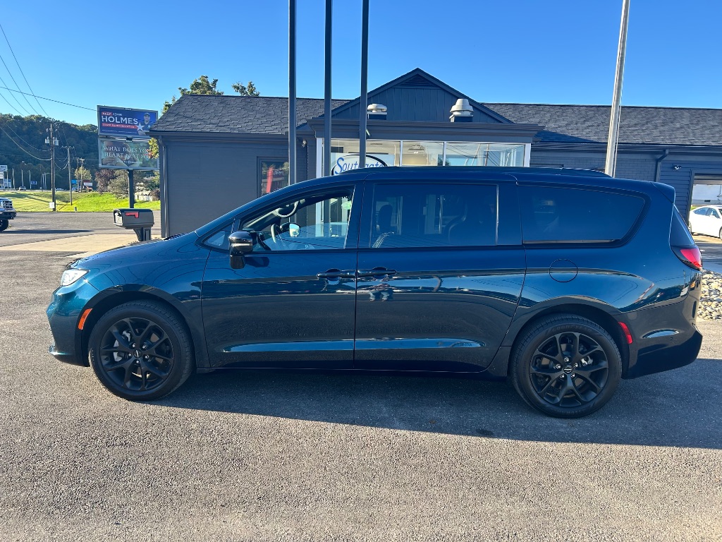 2023 Chrysler Pacifica - $25,991
