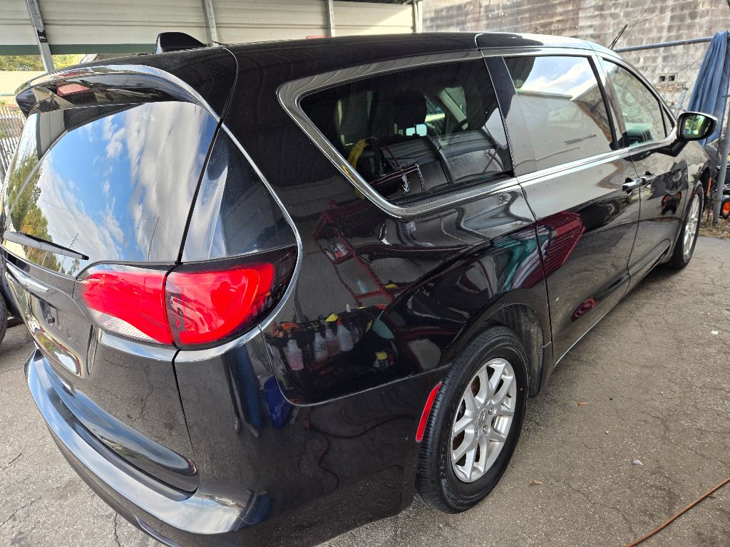 2017 Chrysler Pacifica - $6,995
