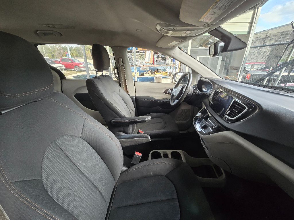 2017 Chrysler Pacifica - $6,995