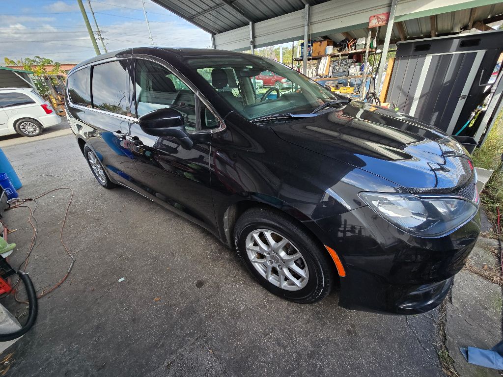 2017 Chrysler Pacifica - $6,995