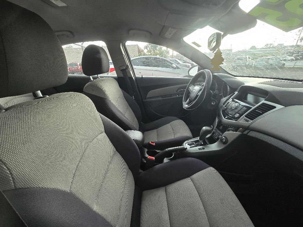 2015 Chevrolet Cruze - $4,955