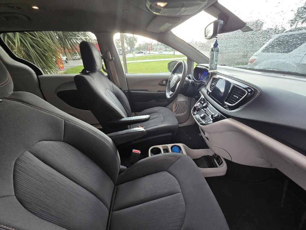 2017 Chrysler Pacifica - $6,995