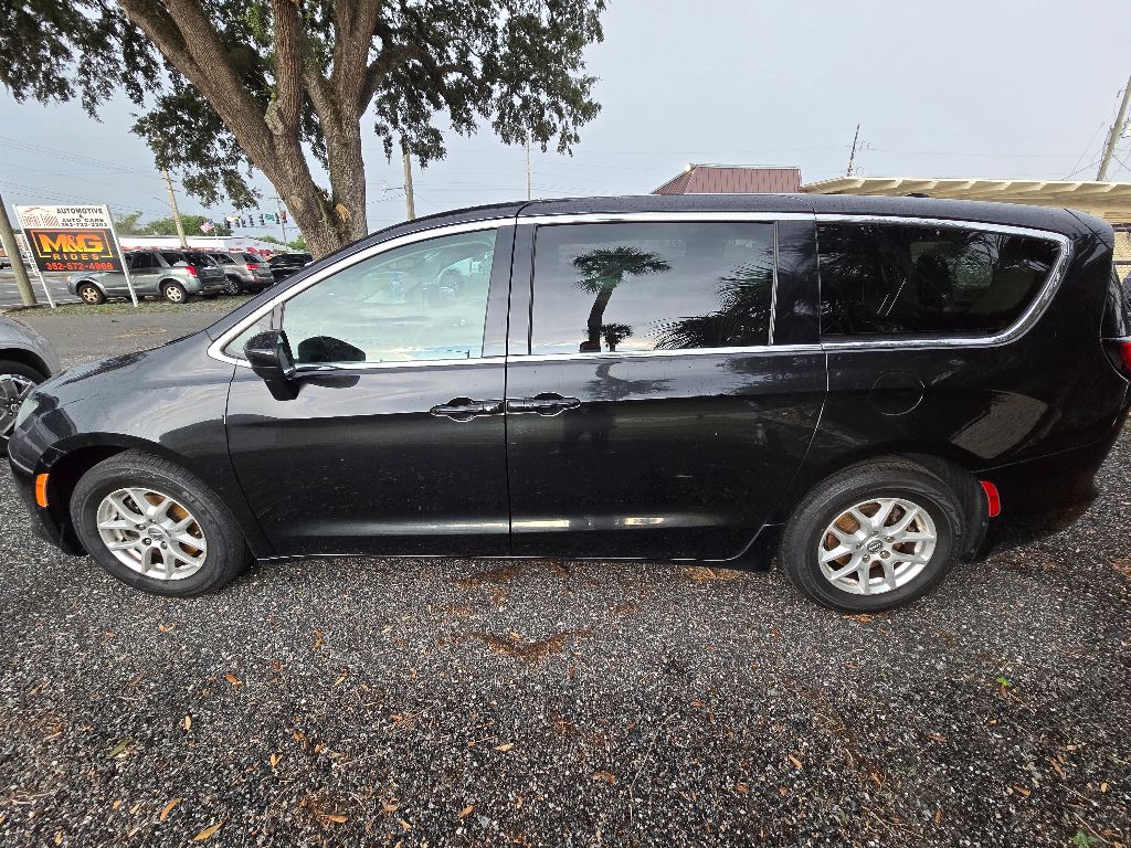 2017 Chrysler Pacifica - $6,995