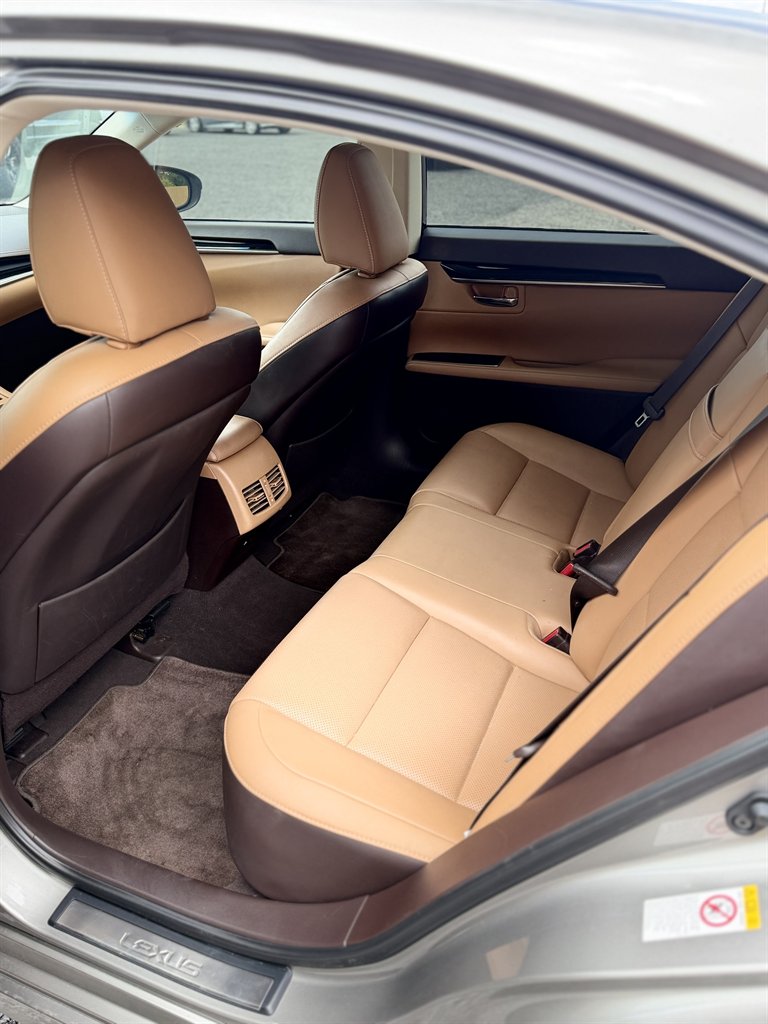 2018 Lexus ES - $22,495