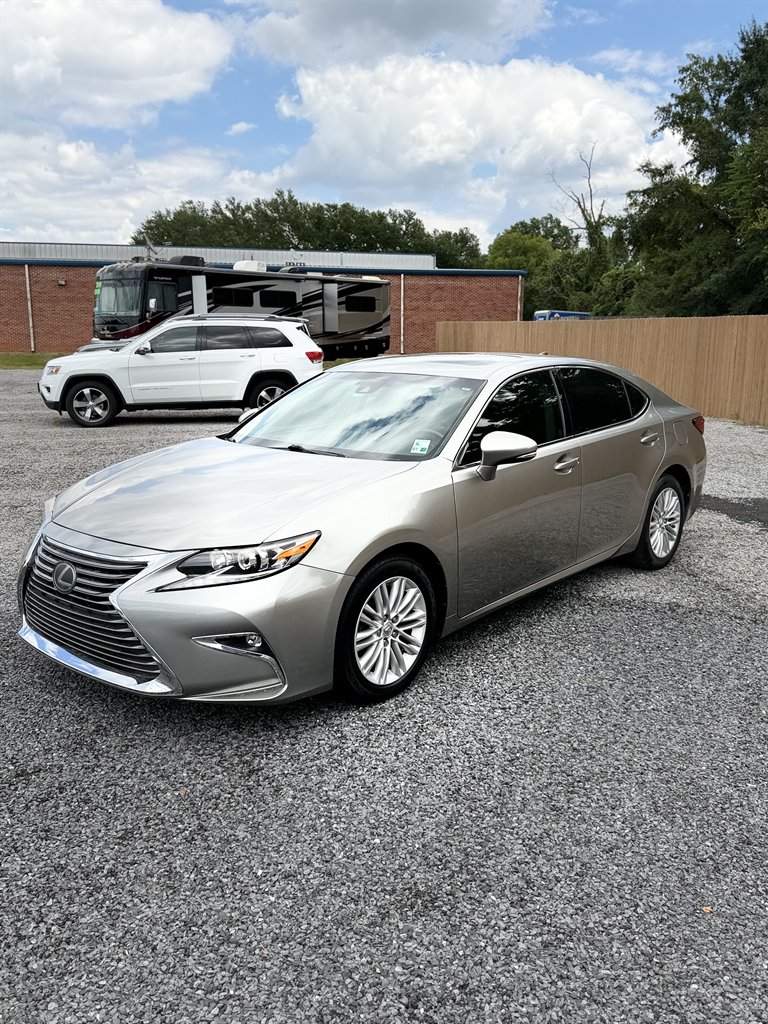 2018 Lexus ES - $22,495