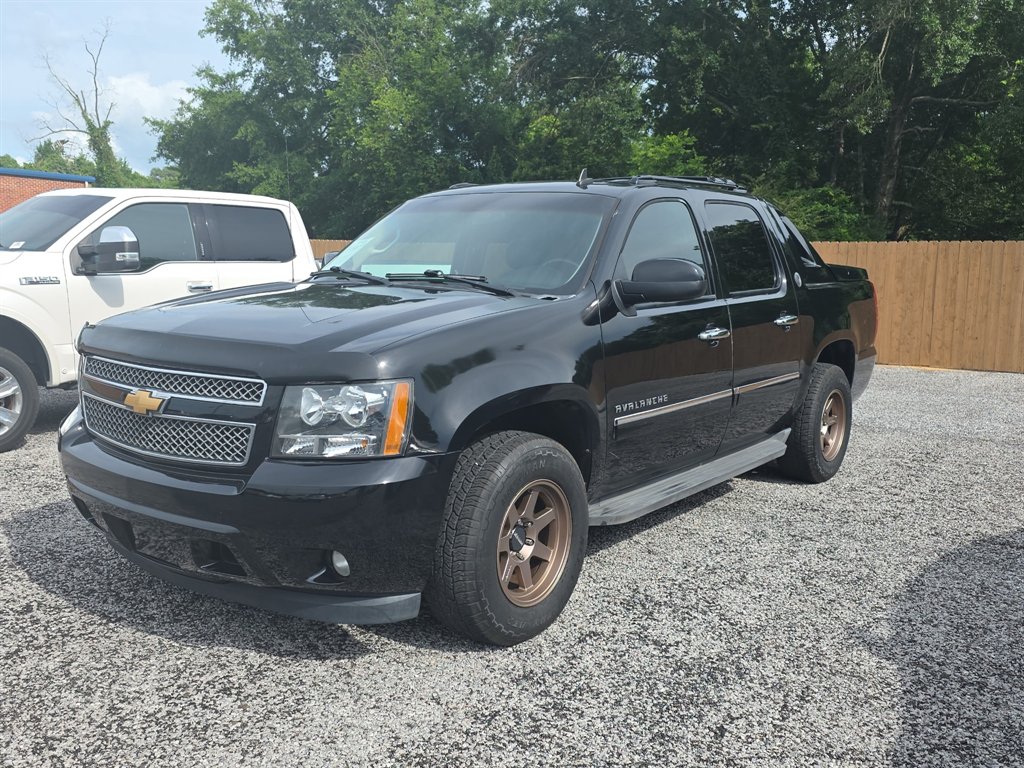 2013 Chevrolet Avalanche - $12,995