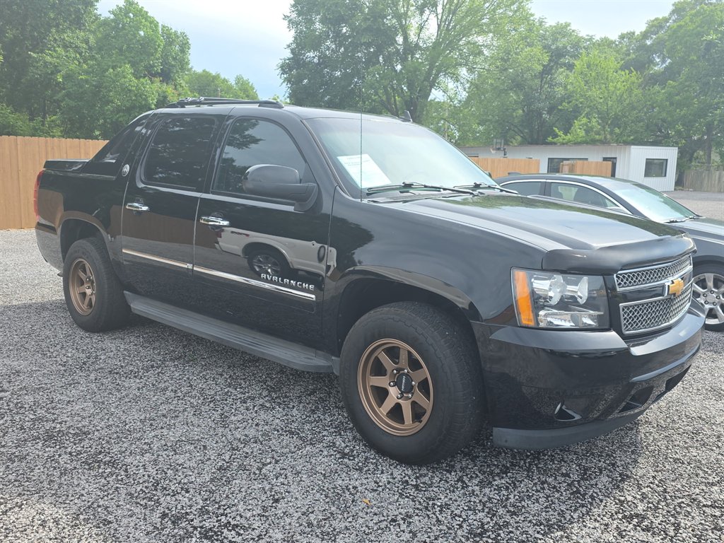2013 Chevrolet Avalanche - $12,995