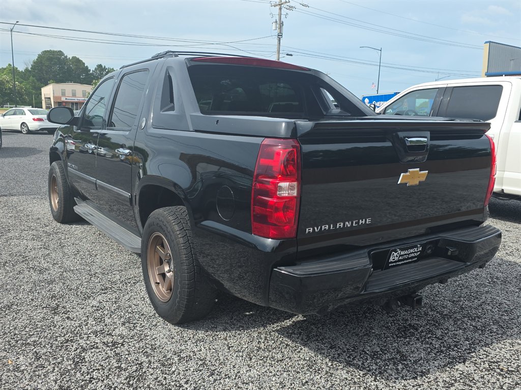 2013 Chevrolet Avalanche - $12,995