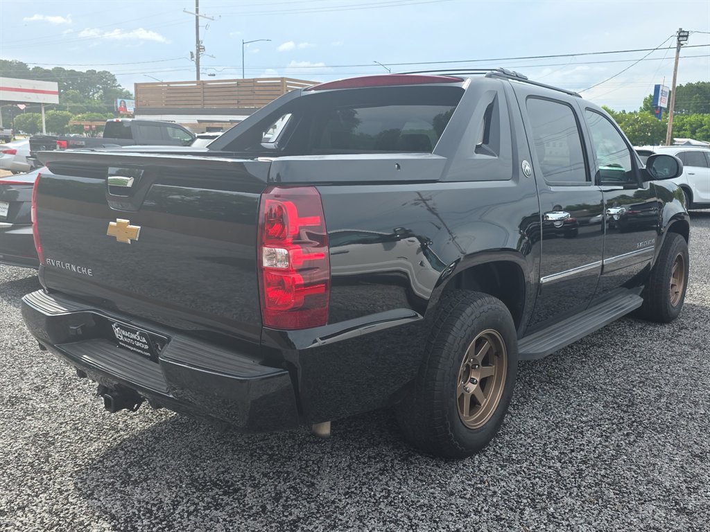 2013 Chevrolet Avalanche - $12,995