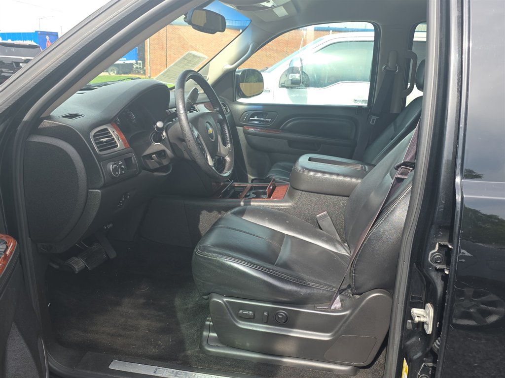 2013 Chevrolet Avalanche - $12,995