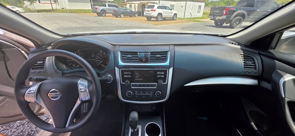 2016 Nissan Altima - $11,995