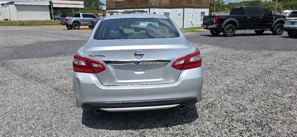 2016 Nissan Altima - $11,995
