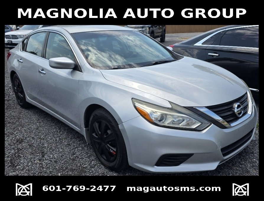 2016 Nissan Altima - $11,995
