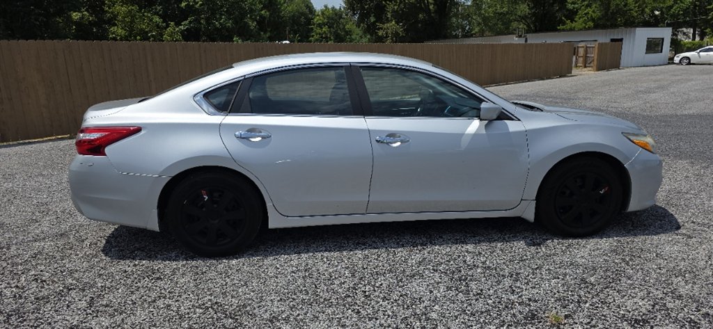 2016 Nissan Altima - $11,995