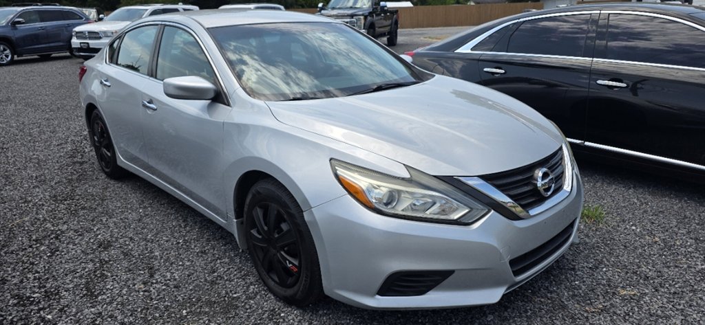 2016 Nissan Altima - $11,995