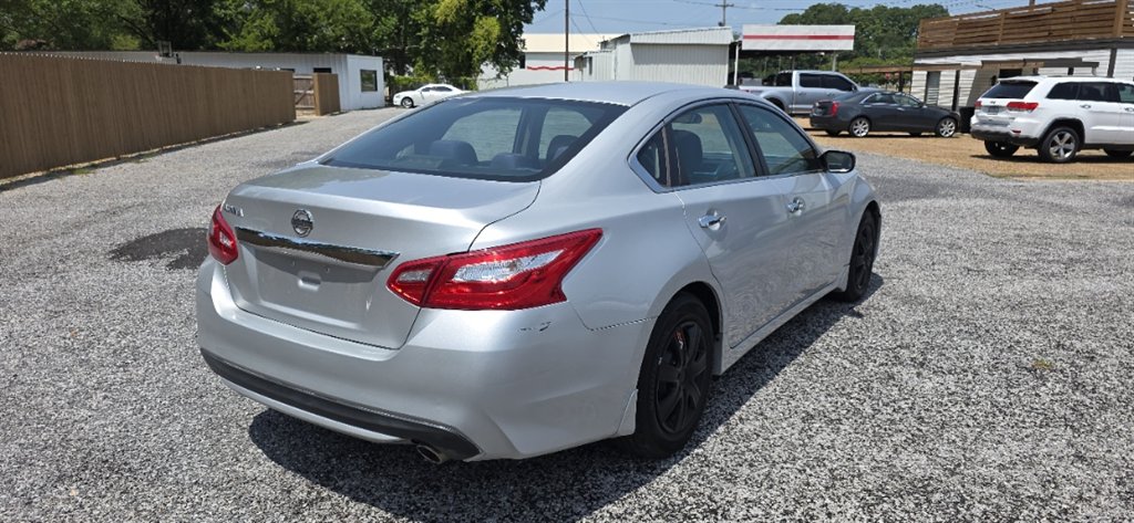 2016 Nissan Altima - $11,995