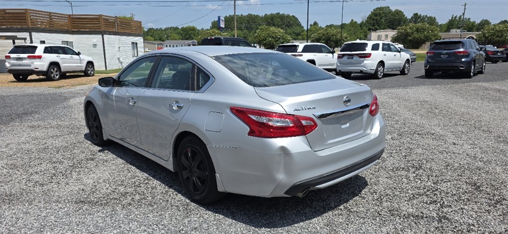 2016 Nissan Altima - $11,995