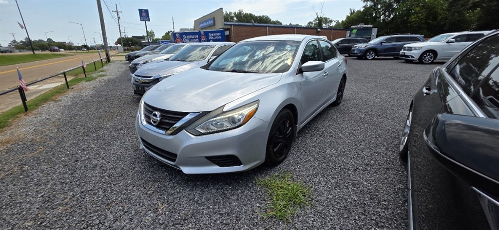 2016 Nissan Altima - $11,995