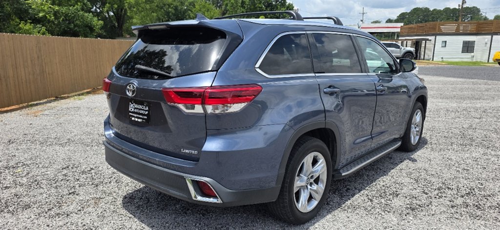 2019 Toyota Highlander - $22,995