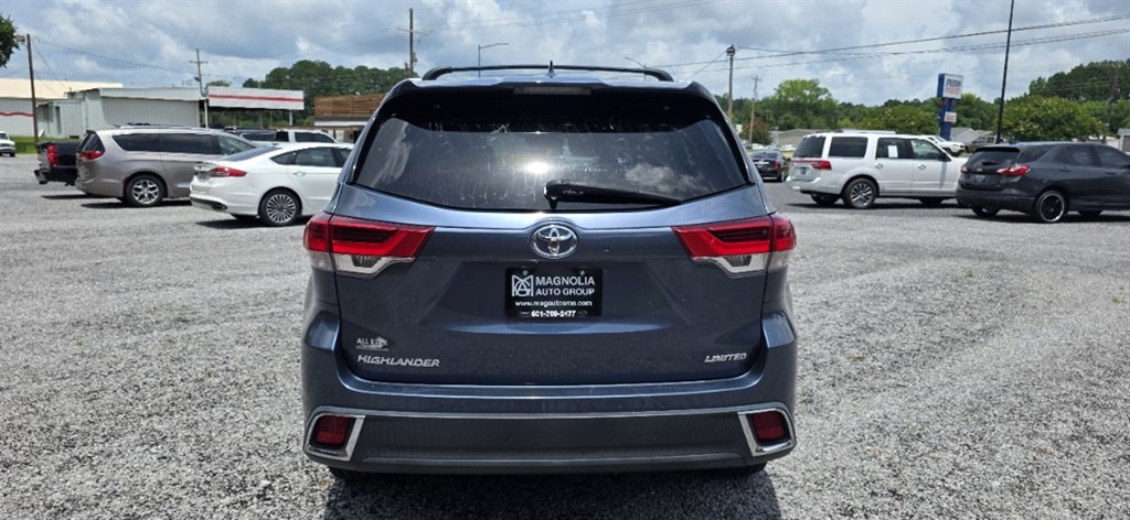 2019 Toyota Highlander - $22,995