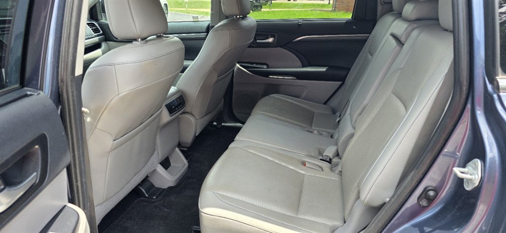 2019 Toyota Highlander - $22,995