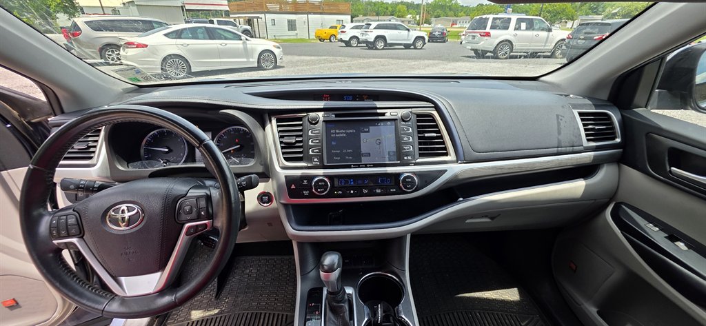 2019 Toyota Highlander - $22,995