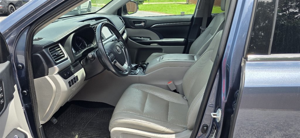 2019 Toyota Highlander - $22,995