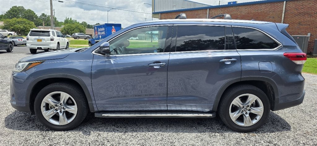 2019 Toyota Highlander - $22,995