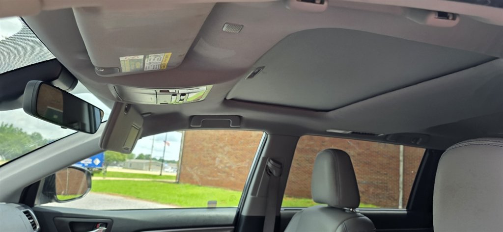 2019 Toyota Highlander - $22,995