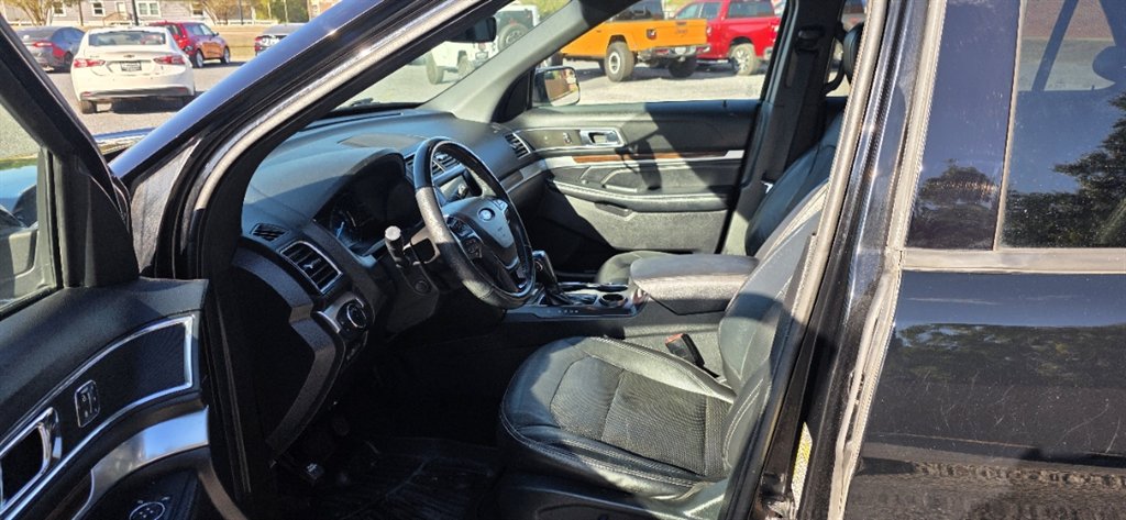 2018 Ford Explorer - $12,995