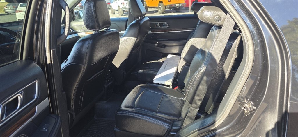 2018 Ford Explorer - $12,995