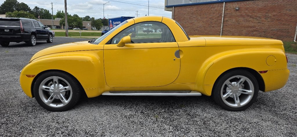 2004 Chevrolet SSR - $20,995