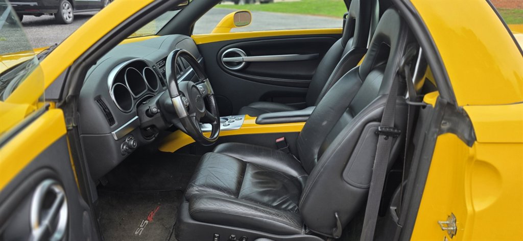 2004 Chevrolet SSR - $20,995