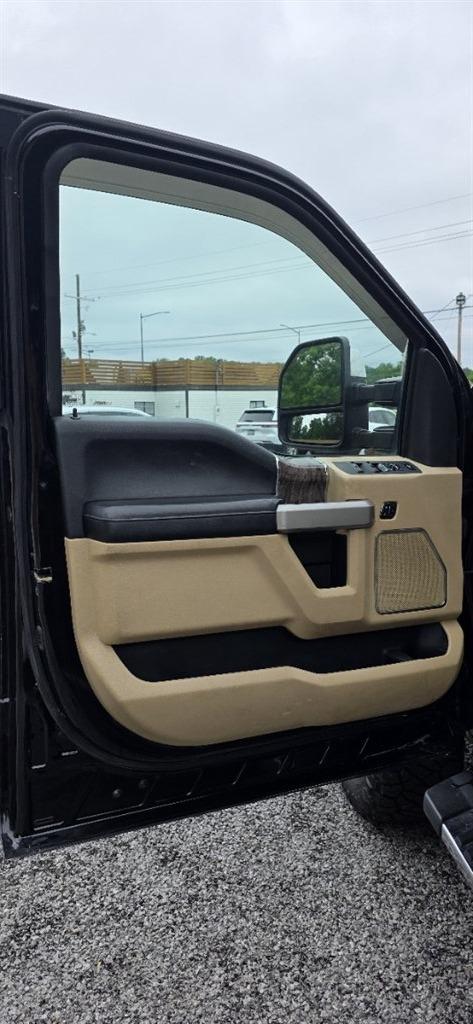 2017 Ford F-250 - $26,995