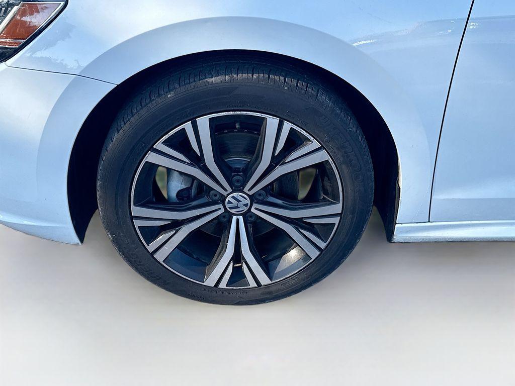 2021 Volkswagen Passat - $12,888