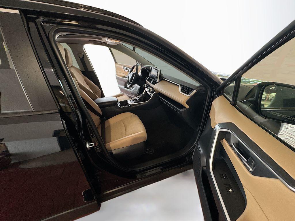 2019 Toyota RAV4 - $18,555