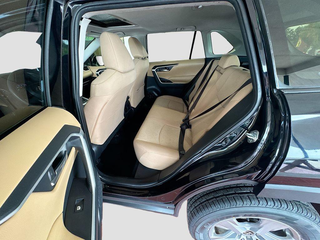 2019 Toyota RAV4 - $18,555
