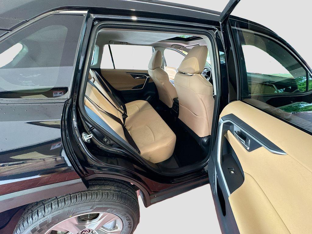 2019 Toyota RAV4 - $18,555