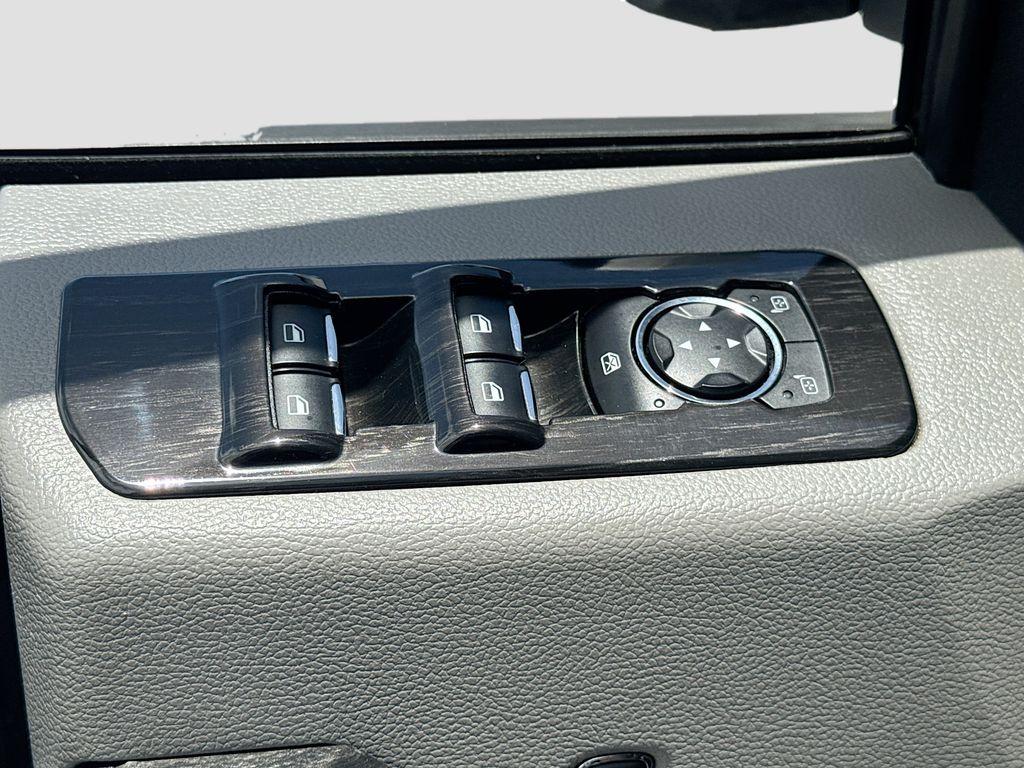 2020 Ford F150 - $28,555