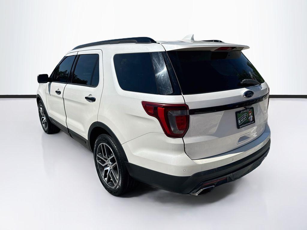 2016 Ford Explorer - $12,777