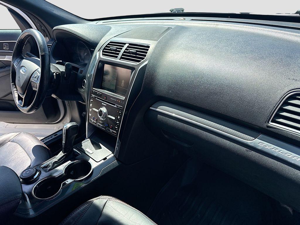 2016 Ford Explorer - $12,777