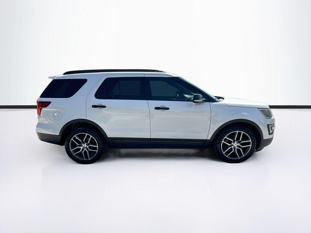 2016 Ford Explorer - $12,777