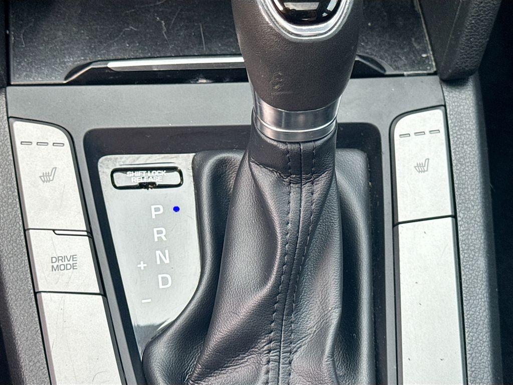 2017 Hyundai Elantra - $8,999