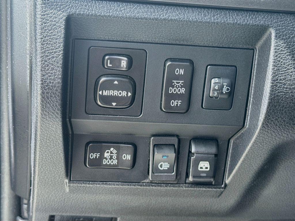 2014 Toyota Tundra - $22,888